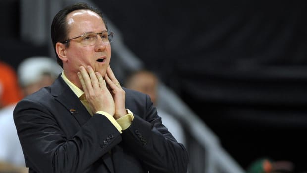 Wichita State head coach Gregg Marshall charges refs at exhibition - IMAGE